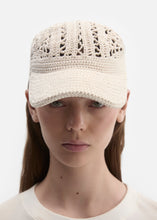 Load image into Gallery viewer, Crochet cap in cream
