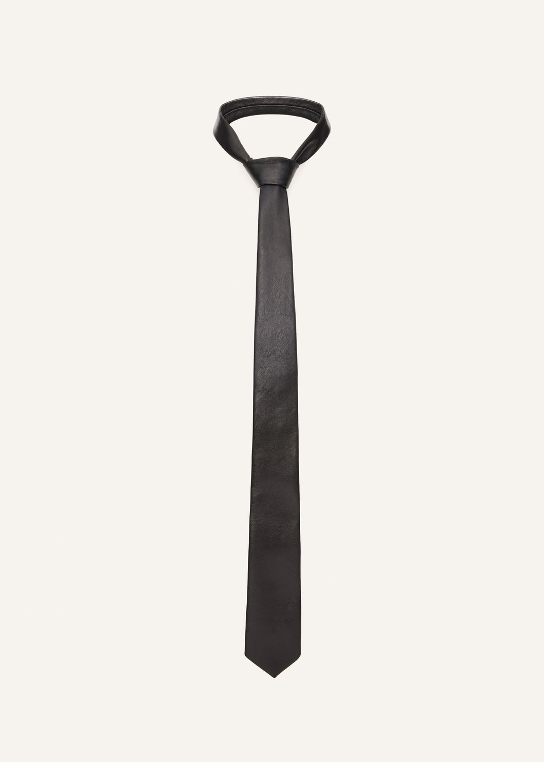 Leather tie in black
