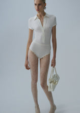 Load image into Gallery viewer, Brigitte trapeze bag in cream leather and silver
