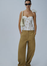 Load image into Gallery viewer, Flower appliqué silk tank in cream print

