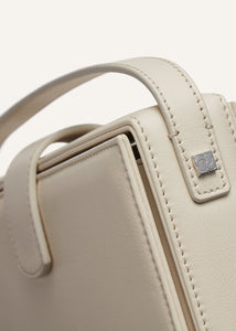 Apolonia bag in cream leather with flower charm