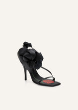 Load image into Gallery viewer, PF24 SANDALS BLACK FLOWER BLACK
