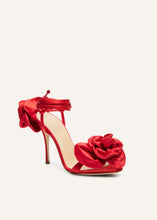 Load image into Gallery viewer, PF25 FLOWER SHOES SATIN RED 105
