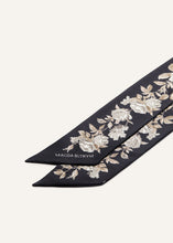 Load image into Gallery viewer, PF25 SCARF 07 BLACK PRINT
