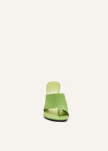 Load image into Gallery viewer, PF25 THONG SANDALS LEATHER LIGHT GREEN
