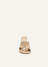 Load image into Gallery viewer, PF25 THONG SANDALS LEATHER NUDE
