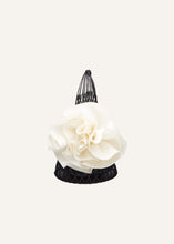 Load image into Gallery viewer, Small Devana bag cream flower in black
