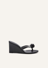 Load image into Gallery viewer, RE24 WEDGE SANDALS LEATHER BLACK
