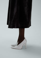 Load image into Gallery viewer, RE25 PUMPS LEATHER WHITE
