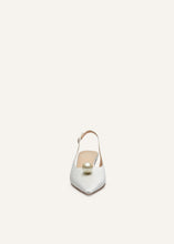 Load image into Gallery viewer, RE25 SLINGBACK KITTEN HEELS CREAM PEARL
