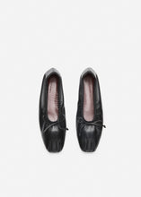 Load image into Gallery viewer, RE26 BALLET FLATS BLACK LEATHER
