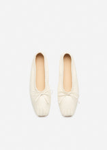 Load image into Gallery viewer, RE26 BALLET FLATS CREAM LEATHER
