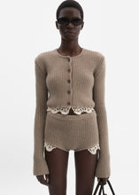 Load image into Gallery viewer, RE26 KNITWEAR 03 SHORTS BEIGE

