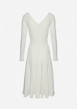 Load image into Gallery viewer, RE26 KNITWEAR 09 DRESS WHITE
