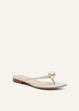 Load image into Gallery viewer, SS24 THONG SANDALS PEARL
