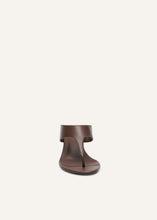 Load image into Gallery viewer, SS25 THONG HEEL SANDALS BROWN

