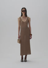 Load and play video in Gallery viewer, RE25 KNITWEAR 15 DRESS BROWN
