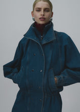 Load and play video in Gallery viewer, Cinched denim jacket in blue vintage
