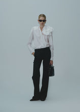 Load and play video in Gallery viewer, SS25 BLOUSE 04 WHITE
