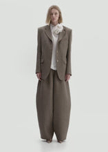 Load and play video in Gallery viewer, RE26 BLAZER 01 BEIGE
