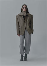 Load and play video in Gallery viewer, AW25 BLAZER 06 BEIGE
