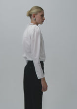 Load and play video in Gallery viewer, Classic cotton flower blouse in white
